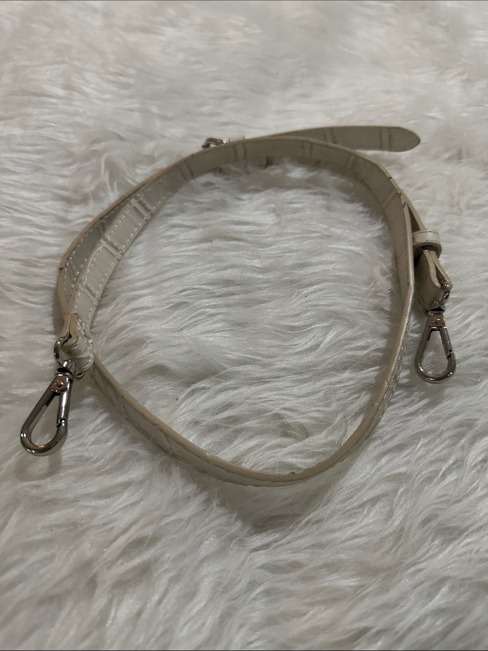 Source Unknown Cream Leather Key & Card Holder Strap with Silver Hardware